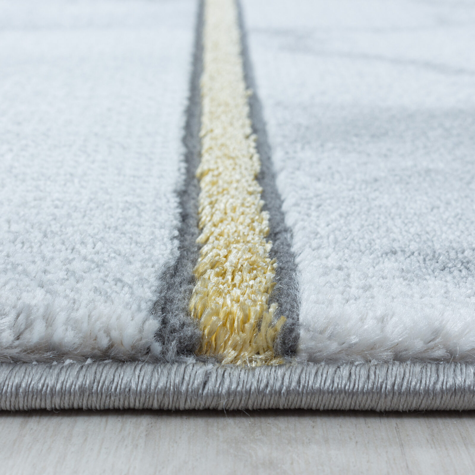 Naxos Kortpolig vloerkleed Marmerlook – Goud (3816)