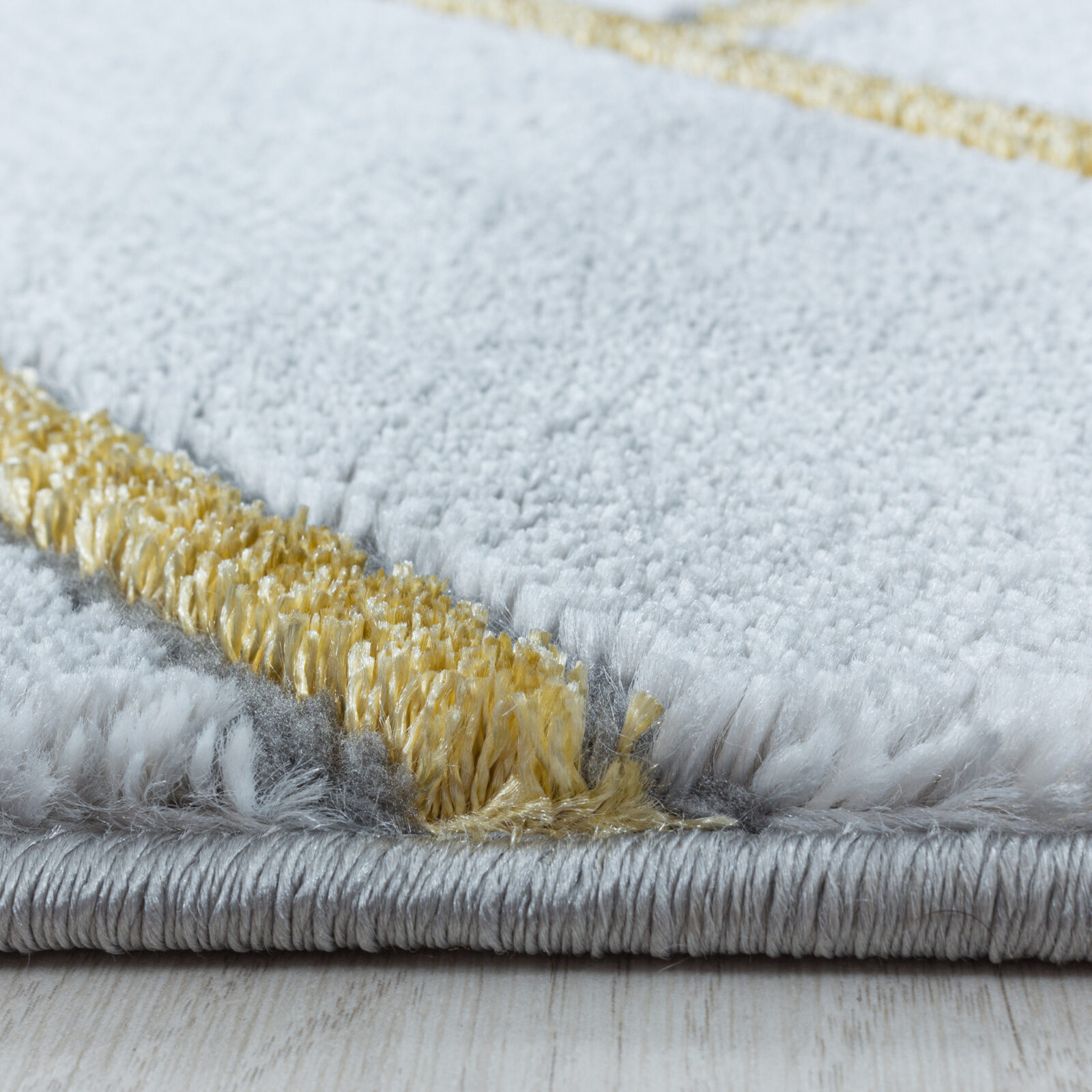 Naxos Kortpolig vloerkleed Marmerlook – Goud (3813)