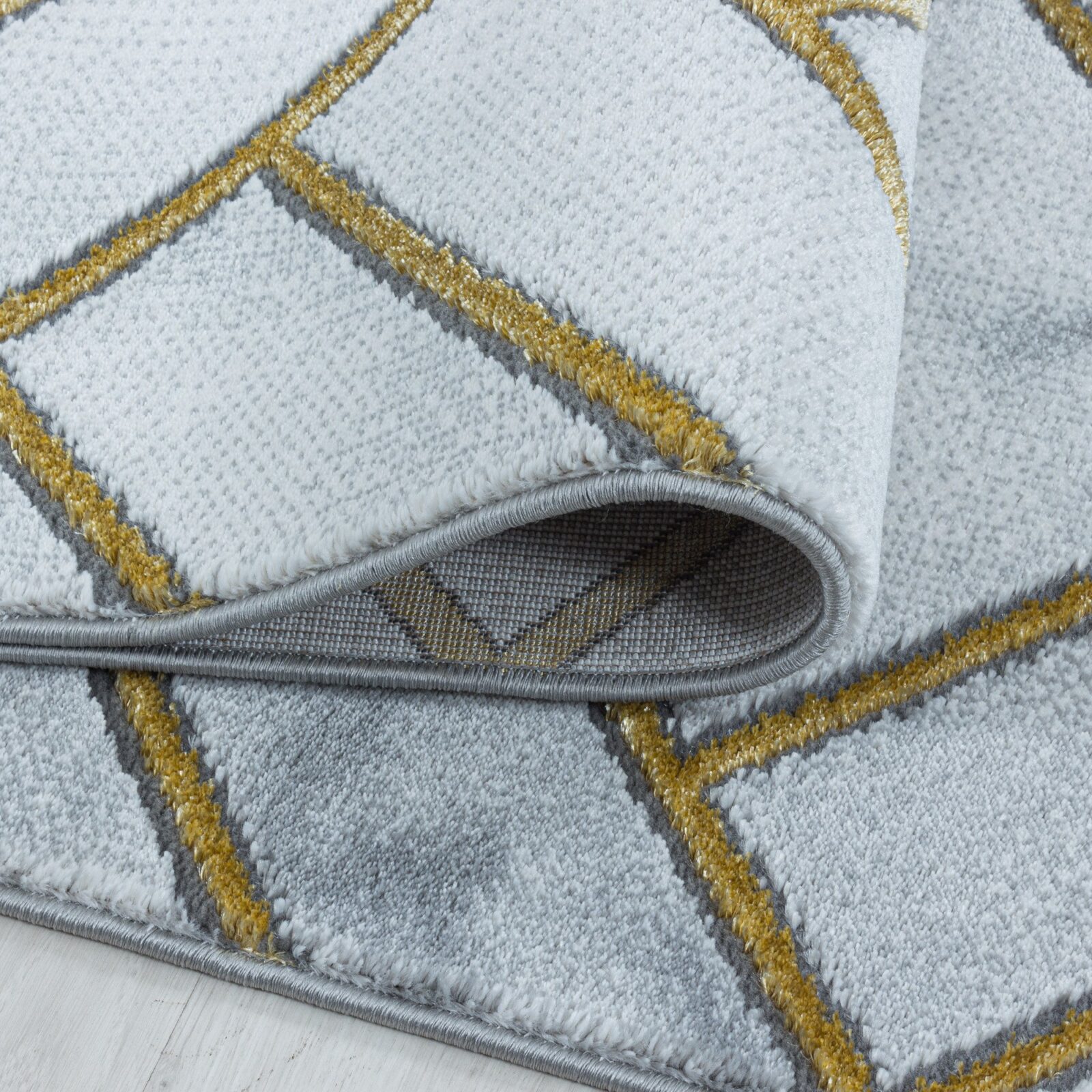 Naxos Kortpolig vloerkleed Marmerlook – Goud (3813)