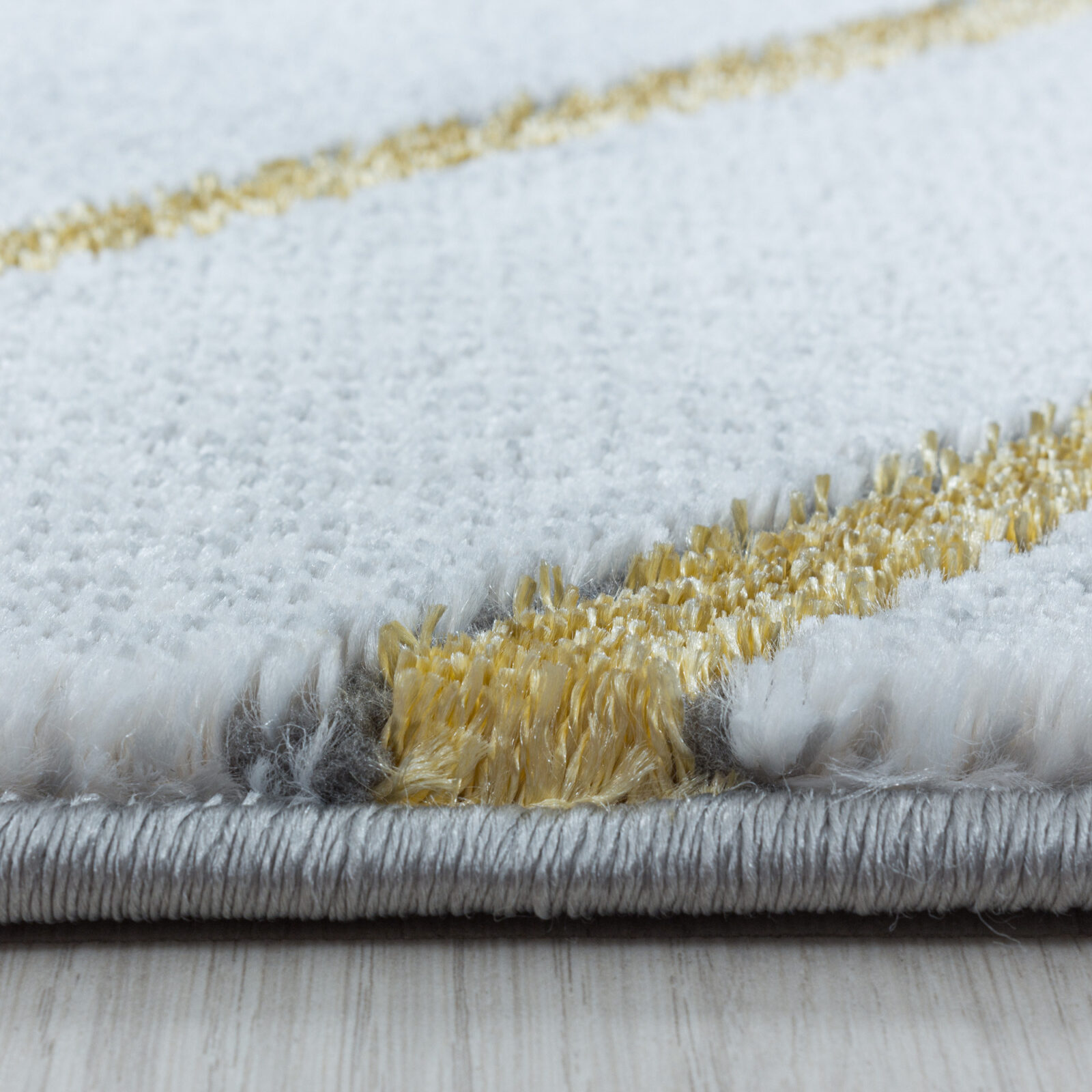 Naxos Kortpolig vloerkleed Marmerlook – Goud (3811)